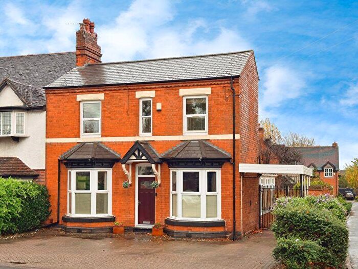 3 Bedroom Semi-Detached House For Sale In Walmley Road, Sutton Coldfield, B76