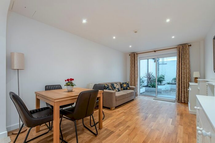 1 Bedroom Flat To Rent In St. Georges Square, London, SW1V