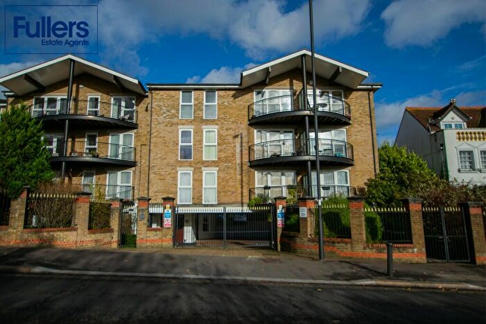 2 Bedroom Apartment For Sale In Aldermans Hill, London, N13