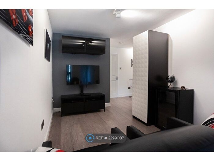 1 Bedroom Maisonette To Rent In Carters Walk, Farnham, GU9