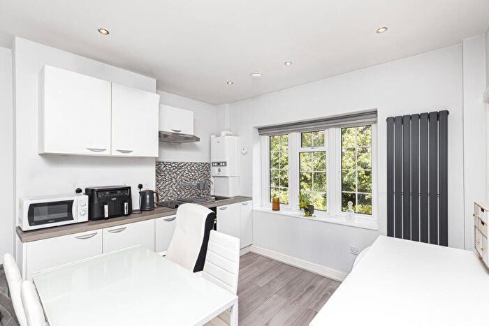 2 Bedroom Maisonette For Sale In Southend Road, Beckenham, BR3