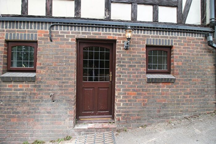 1 Bedroom Detached House To Rent In Marlow Hill, High Wycombe, HP11
