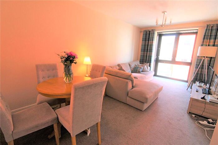 3 Bedroom Flat To Rent In Logie Green Road, Edinburgh, EH7