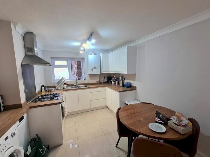 2 Bedroom Flat To Rent In Albert House, Victoria Road, South Woodford, E18