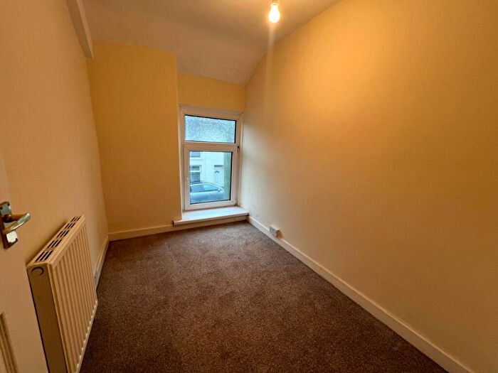 3 Bedroom Terraced House For Sale In High Street, Mountain Ash - Mountain Ash, CF45