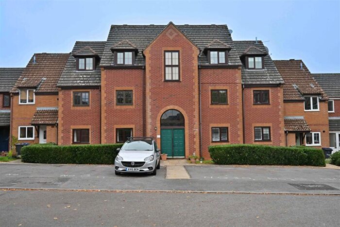 2 Bedroom Flat For Sale In Morse Close, Chippenham, SN15