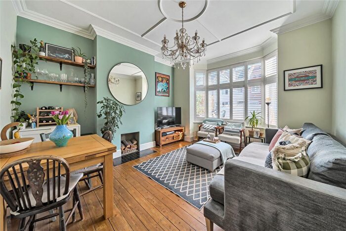 2 Bedroom Maisonette For Sale In Royston Road, London, SE20