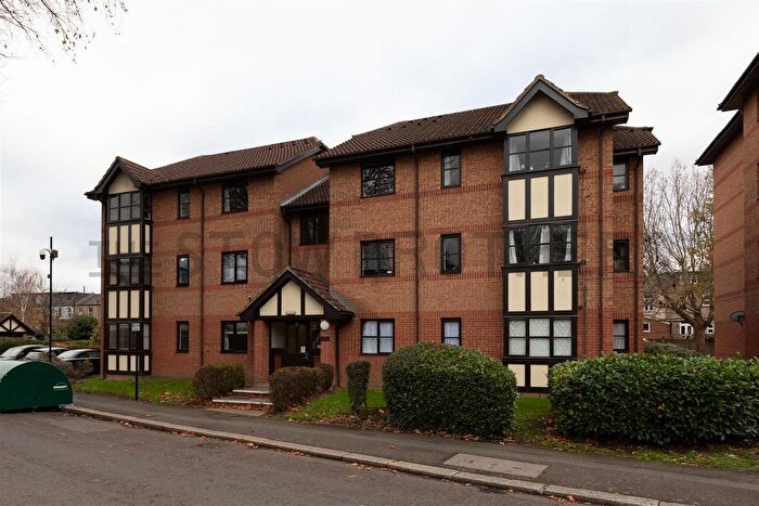 2 Bedroom Flat To Rent In Chamberlain Place, London, E17