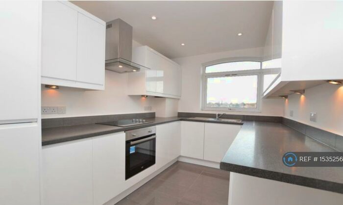2 Bedroom Flat To Rent In Foxborough Gardens, London, SE4