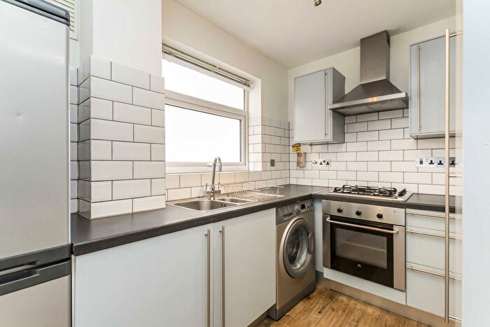 1 Bedroom Flat To Rent In Moring Road, London, SW17