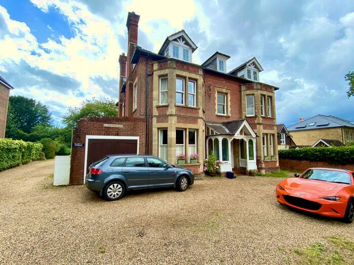 1 Bedroom Apartment To Rent In Upper Edgeborough Road, Guildford, GU1