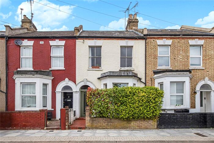 2 Bedroom Flat For Sale In Dagmar Road, London, N22