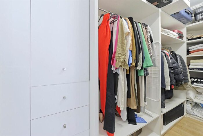 1 Bedroom Flat To Rent In Donovan Court, Drayton Gardens, SW10