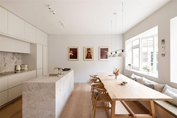 2 Bedroom Flat To Rent In Rutland Gardens Mews, London, SW7