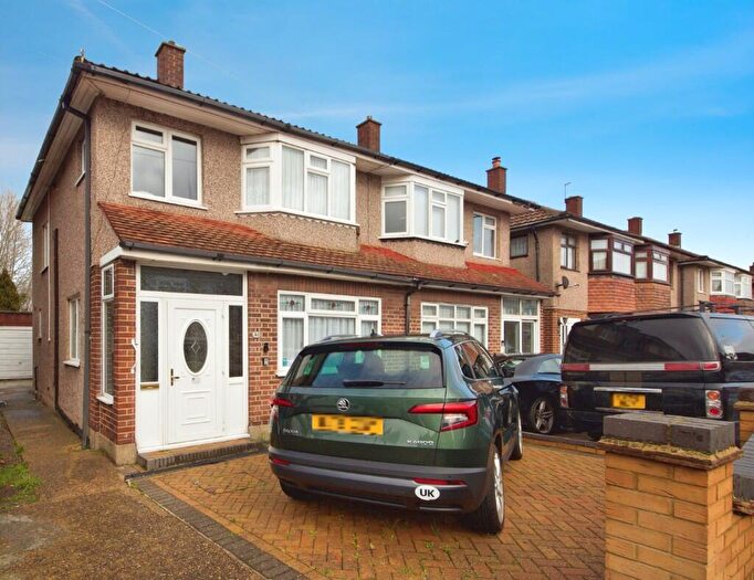 3 Bedroom Semi Detached House For Sale In Cunningham Avenue, Enfield, Greater London, EN3