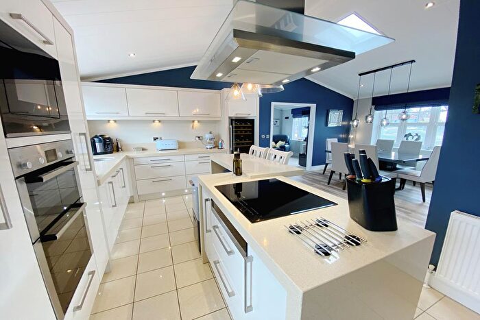 2 Bedroom Park Home For Sale In Lookout Park, Stoborough, Dorset, BH20 - Photo 6