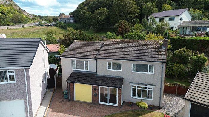 4 Bedroom Detached House For Sale In Rhiwledyn, Craigside, LL30