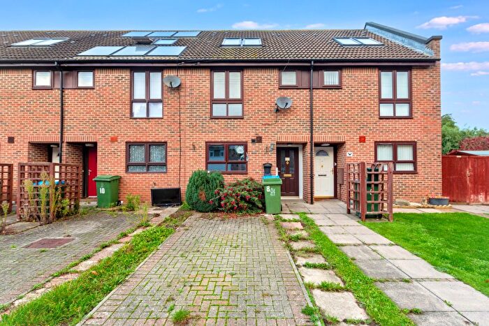 3 Bedroom Terraced House For Sale In Haddington Way, Aylesbury, HP20