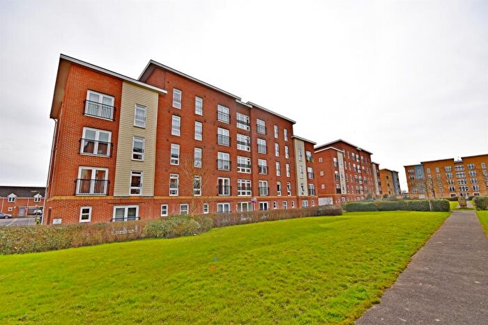 2 Bedroom Flat To Rent In Little Hackets, Havant, PO9