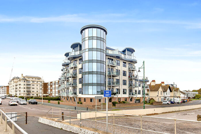 3 Bedroom Apartment For Sale In The Esplanade, Bognor Regis, PO21