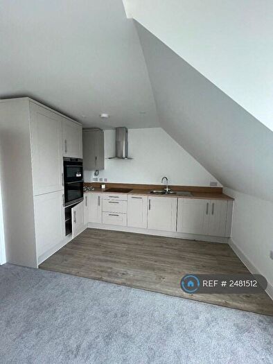 2 Bedroom Flat To Rent In Royal Parade, Eastbourne, BN22