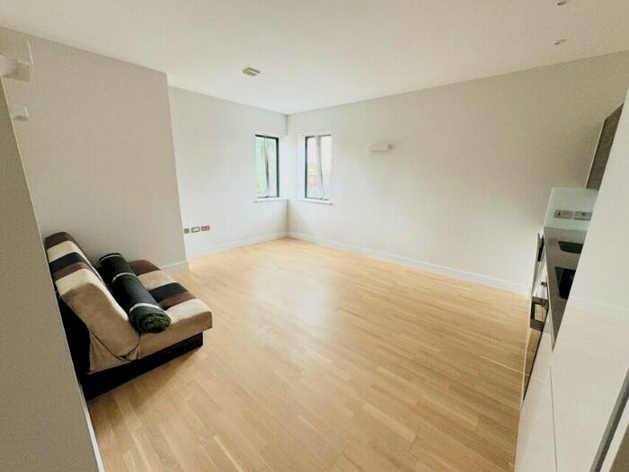 2 Bedroom Apartment To Rent In Union Road, Solihull, B91