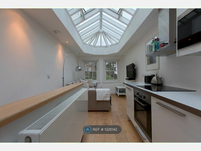 1 Bedroom Maisonette To Rent In Stockwell Park Crescent, London SW9