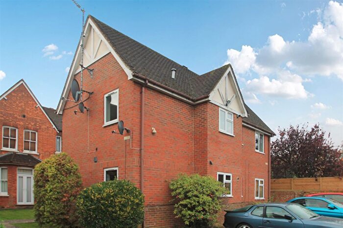 2 Bedroom Flat For Sale In Kimbolton Avenue, Bedford, MK40