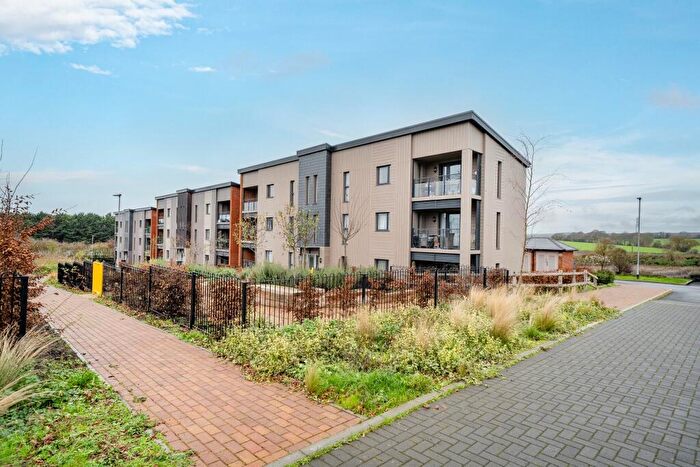 2 Bedroom Flat For Sale In Bullfinch Road, Picket Piece, SP11