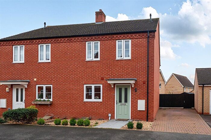 3 Bedroom Semi Detached House For Sale In Lady Mayor Drive, Bedford, MK41