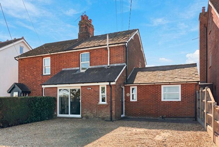 3 Bedroom Semi-Detached House For Sale In Dunton Road, Basildon, SS15