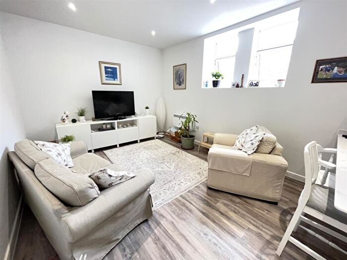 1 Bedroom Penthouse For Sale In Endless Street, Salisbury, SP1