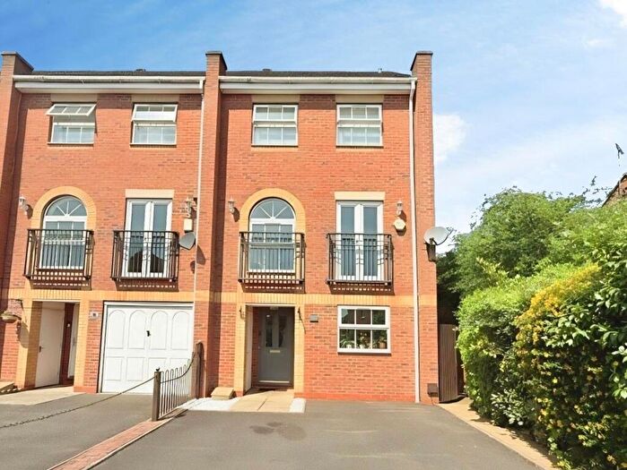 5 Bedroom House To Rent In Warren House Walk, Sutton Coldfield, B76