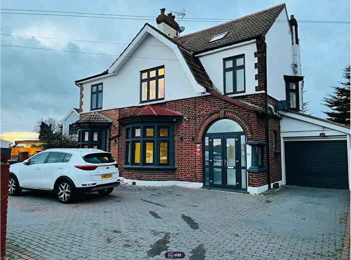 5 Bedroom Detached House To Rent In Forest Road, Ilford, IG6