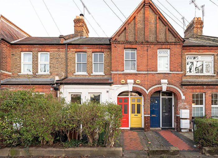 2 Bedroom Flat For Sale In Warner Road, Walthamstow, E17