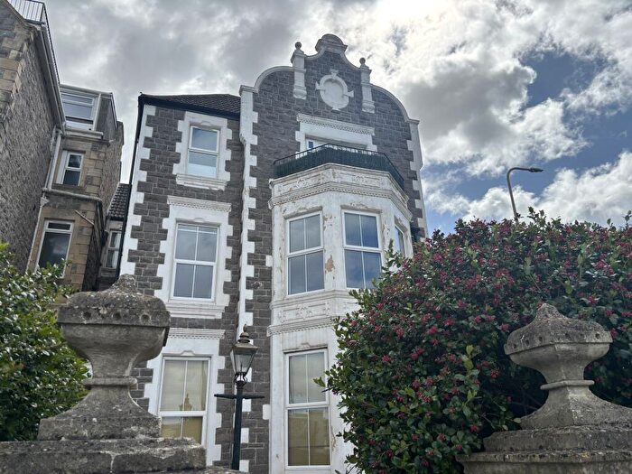 3 Bedroom Flat For Sale In Beach Road, BS23