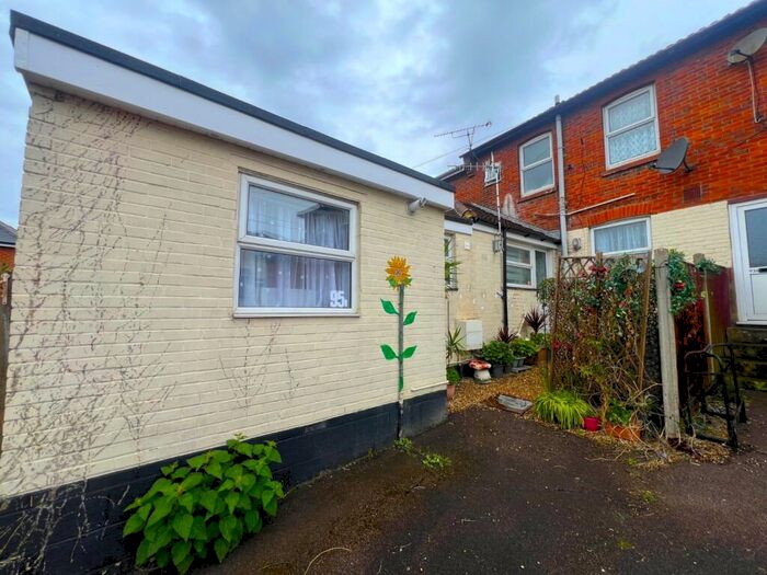 1 Bedroom Maisonette To Rent In Victoria Road, Woolston, Southampton, SO19