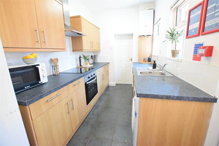 4 Bedroom Terraced House To Rent In Carholme Road - Student House - /, LN1