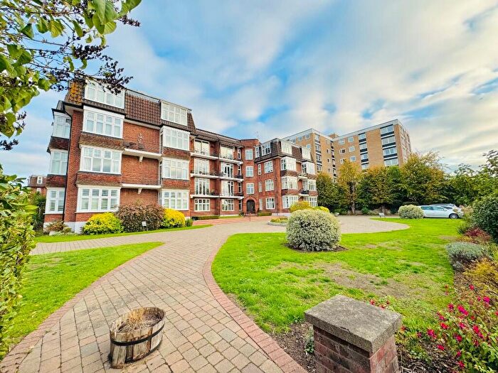 2 Bedroom Apartment For Sale In Portsmouth Road, Surbiton, Surrey, KT6