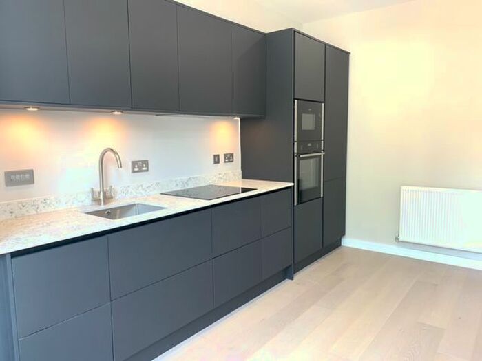 2 Bedroom Flat To Rent In Fidlas Road, Heath, Cardiff, CF14