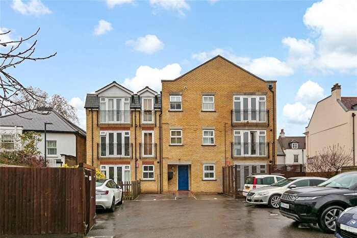 2 Bedroom Flat For Sale In Thames Street, Hampton, TW12