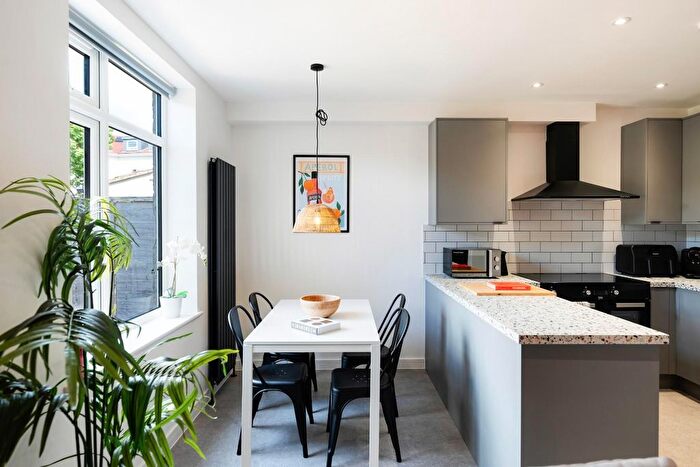 6 Bedroom Property To Rent In Hottom Gardens, Bristol, BS7