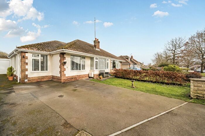 3 Bedroom Bungalow For Sale In Cardigan Close, Lawn, Swindon, SN3