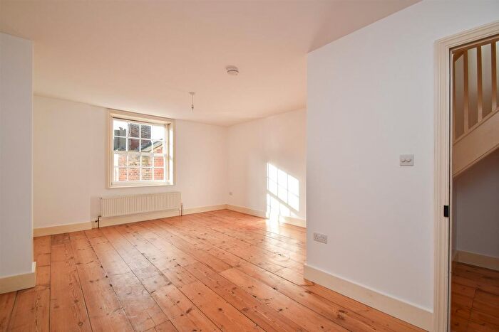 2 Bedroom Maisonette To Rent In Burdett Place, Hastings, TN34