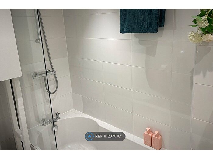 2 Bedroom Flat To Rent In Creighton Avenue, London, N10