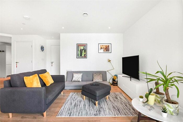 1 Bedroom Flat To Rent In Churchyard Row, Elephant And Castle, London, SE11