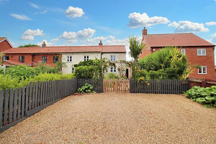 4 Bedroom Semi-Detached House For Sale In Halls Corner Lane, Hevingham, NR10