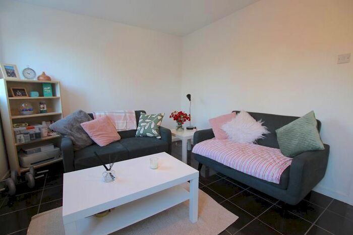 4 Bedroom Flat To Rent In Richmond Road, Cathays, Cardiff CF24
