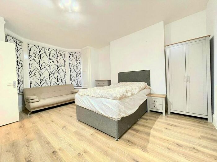 1 Bedroom Studio To Rent In Ladbroke Grove, London, W10
