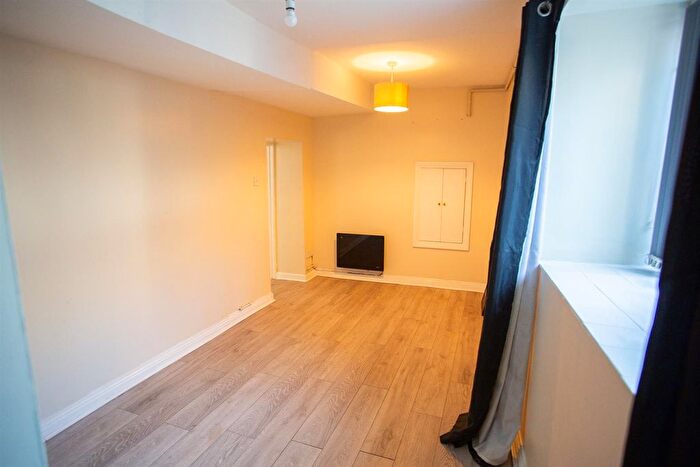 1 Bedroom Flat To Rent In Fore Street, Chard, TA20